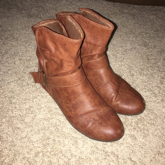 Shoes - Brown booties